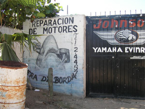 hand painted sign. reparacion de motores. La Paz, Mexico